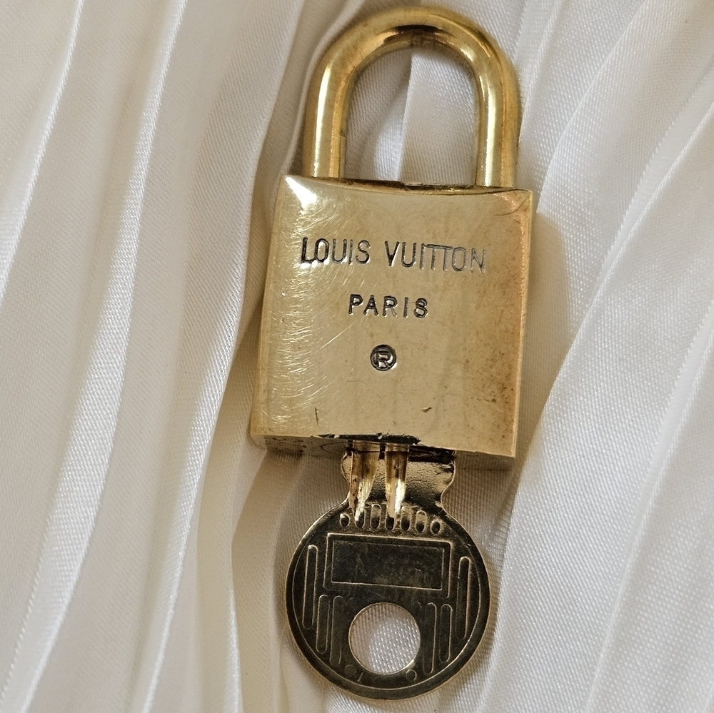 Louis Vuitton #229 RARE Brass Lock & Key - Picture 5 of 6